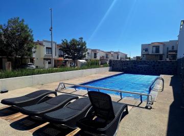 Casa en condominio de 3 habitaciones, El Marqués · Casa de 3 Recamaras en Artessa Zibata con Una Excelente Ubicación Frente a Parque Jamadi