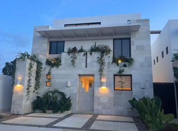 Casa · 202m² · 4 Recámaras · 2 Estacionamientos · Renta Casa Losantos Cancun