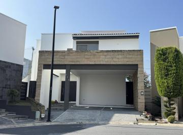 Casa · 380m² · 3 Recámaras · 2 Estacionamientos · Casa en Renta en Montealban, Monterrey, N. L. Carretera Nacional