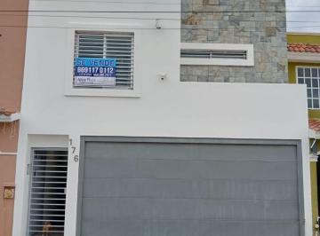 Casa · 201m² · 4 Recámaras · 2 Estacionamientos · Casa Centrica de Venta en Fracc Hacienda del Mar Espaldas de Walmart Ejercito Mexicano