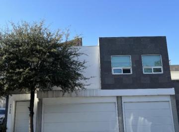 Casa · 4 Recámaras · 3 Estacionamientos · Venta Casa en Cumbres Providencia