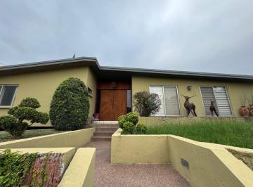Casa de 3 habitaciones, San Pedro Garza García · Residencia con Uso Multifamiliar en Exclusivo Sector