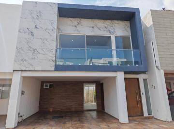 Casa de 3 habitaciones, San Andrés Cholula · Casa en Venta en Lomas de Angelópolis III con Roofgarden