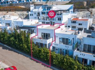 Casa · 194m² · 3 Recámaras · 2 Estacionamientos · Casa con Vista Al Mar en Puesta del Sol, Tijuana