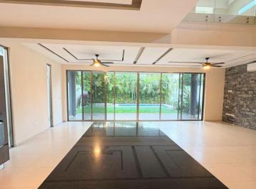 Casa · 344m² · 4 Recámaras · 3 Estacionamientos · Casa en Venta/renta, 3 Recámaras, Piscina, Lagos del Sol, Cancún