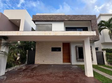 Casa · 344m² · 4 Recámaras · 3 Estacionamientos · Casa en Venta/renta, 4 Recámaras, Piscina, Lagos del Sol, Cancún