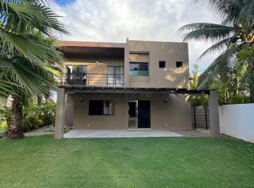 Casa · 556m² · 4 Recámaras · 3 Estacionamientos · Casa en Venta/renta, 4 Recámaras, Piscina, Lagos del Sol, Cancún
