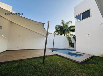 Casa · 400m² · 4 Recámaras · 3 Estacionamientos · Casa en Vista Hermosa