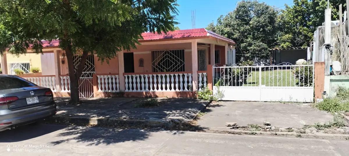 House for Sale in Manlio Fabio Altamirano, Veracruz with Spacious Land