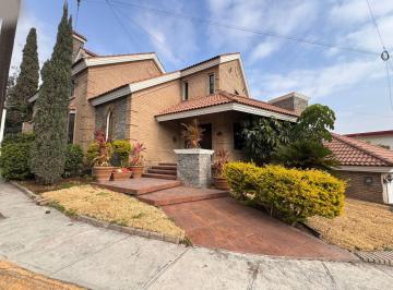 Casa · 366m² · 4 Recámaras · 2 Estacionamientos · Residencia en Venta Cumbres Quinto Sector