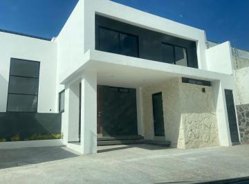 Casa · 280m² · 3 Recámaras · 3 Estacionamientos · Casa Nueva en Venta en Gran Jardin León Gto.