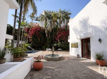Casa · 415m² · 4 Recámaras · 1 Estacionamiento · En Venta Casa en El Centro Para Hotel Boutique, Restaurante o Spa.
