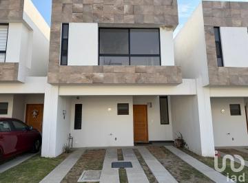 Casa · 145m² · 3 Recámaras · 2 Estacionamientos · Casa en Venta Lomas de Angelopolis III, Puebla. Venta de Oportunidad! Danf