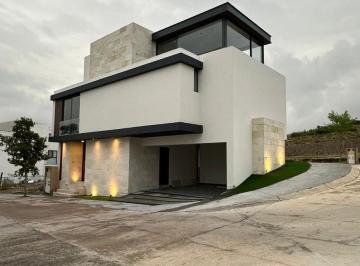 Casa · 335m² · 3 Recámaras · 2 Estacionamientos · A Estrenar en Lomas del Pedregal
