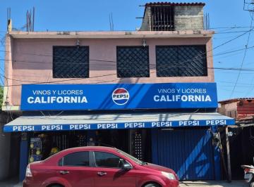 Local comercial · 230m² · 3 Recámaras · Local Comercial y 3 Departamentos en Puerto Marquez