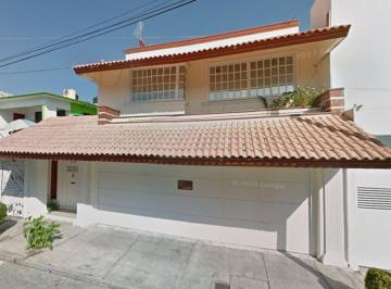 Casa de 4 habitaciones, Boca del Río · Casa con 322 m² de Superficie de Terreno y 4 Recámaras en Venta, Jardín