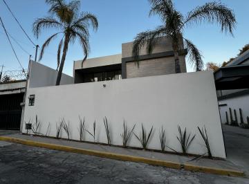 Casa · 316m² · 4 Recámaras · 2 Estacionamientos · Casa Nueva en Zona Dorada Jardines de Delicias, Cuernavaca