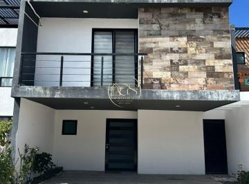 Casa · 192m² · 3 Recámaras · 2 Estacionamientos · Casa en Venta Privada del Real Celaya