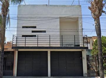 Casa de 3 habitaciones, Guadalajara · Casa con 250 m² Superficie de Terreno, 3 Dorm. en Venta Insurgentes