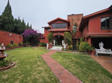 Casa · 520m² · 4 Recámaras · 4 Estacionamientos · Casa en Venta | Residencial San Carlos | Metepec