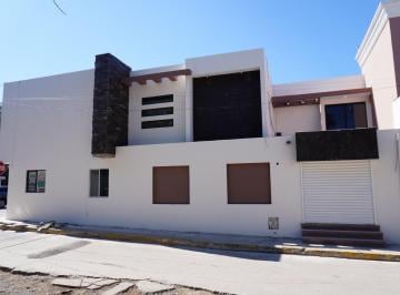 Casa · 267m² · 3 Recámaras · 1 Estacionamiento · Casa - Altamira