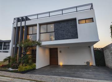 Casa · 411m² · 4 Recámaras · 2 Estacionamientos · Lomas de Angelopolis III - Parque Jalisco