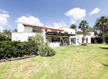 2187342c58608dc95d14c518e30d6bd810c6e021a2042dedac2b565416f87e53 · Casa en Venta en El Campanario, Querétaro