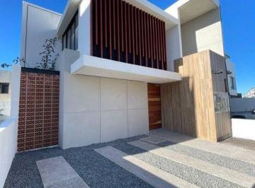 Casa en condominio · 206m² · 4 Recámaras · 2 Estacionamientos · Casa en Venta Nueva 4 Recamaras Roof Garden Zibata Privada Seguridad