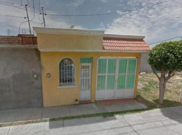 Casa de 3 habitaciones, Irapuato · Casa en Venta: Calle Zarzaparrilla, Residencial Floresta (Cp 36595) - Irapuato