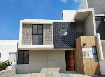 Casa en condominio · 221m² · 4 Recámaras · 2 Estacionamientos · Venta Casa Amplia y Nueva Roof Garden 4 Recamaras Zibata