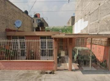Casa de 3 habitaciones, Iztacalco · Casa con Gran Potencial en Calle German J. Muller, Iztacalco