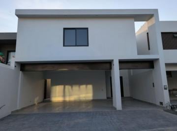 Casa de 3 habitaciones, Santiago · Casa con 291 m² Superficie de Terreno y 3 Recámaras en Venta, Amorada Privada Residencial