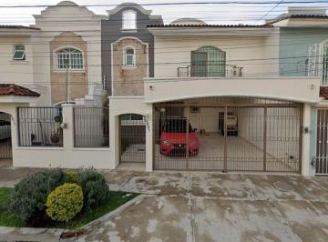 Casa de 3 habitaciones, Guadalajara · Venta de Casa en Calle Quebrada, Bosques de La Victoria Guadalajara Jalisco