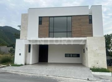 Casa · 338m² · 4 Recámaras · 3 Estacionamientos · Pedregal de La Montaña - Pedregal - Monterrey