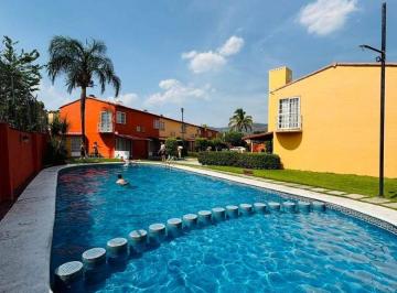 Casa en condominio de 3 habitaciones, Emiliano Zapata · Hermosa Casa con Alberca Dos Estacionamientos Acepta Crédito Infonavit y Bancario