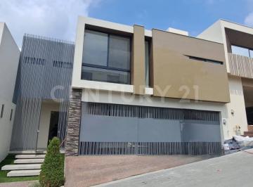 Casa · 354m² · 3 Recámaras · 3 Estacionamientos · Casa en Venta en Castaños del Vergel