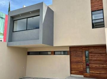 Casa · 255m² · 3 Recámaras · 2 Estacionamientos · Casa en Milenio III, Querétaro