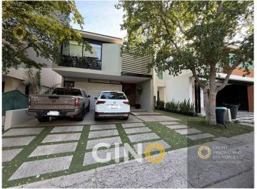 Casa · 220m² · 3 Recámaras · 2 Estacionamientos · Casa en Venta en La Primavera Culiacán