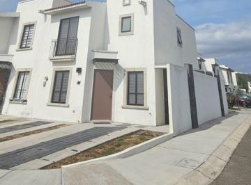 Casa en condominio · 112m² · 3 Recámaras · 2 Estacionamientos · PH - Zákia