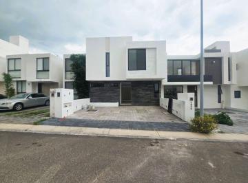 Casa en condominio · 172m² · 4 Recámaras · 2 Estacionamientos · Excelente Casa de Autor en Venta en Gran Reserva Preserve, Juriquilla! Sección Arbolé