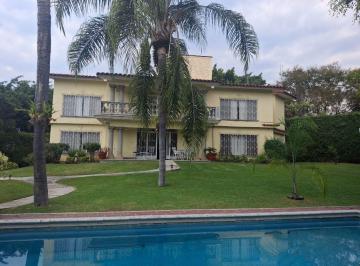 Casa · 634m² · 4 Recámaras · 4 Estacionamientos · Casa Sola en Vista Hermosa Cuernavaca - Ham - 846 - Cs*
