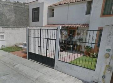 Casa de 2 habitaciones, Irapuato · Venta de Casa en Las Brisas, Irapuato, Guanajuato