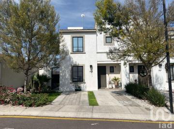 Casa · 92m² · 3 Recámaras · 2 Estacionamientos · Casa Venta Provenza El Marques
