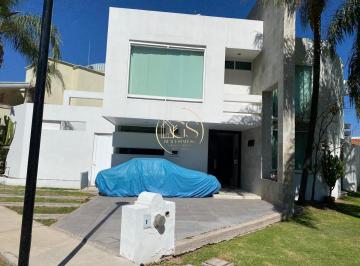Casa · 270m² · 3 Recámaras · 2 Estacionamientos · Casa en Venta Riberas del Campestre Celaya