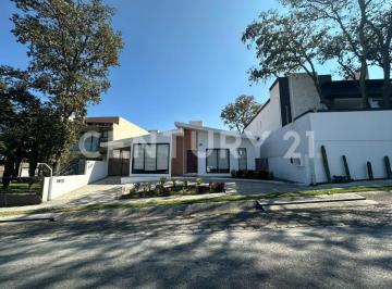 Casa · 318m² · 4 Recámaras · 4 Estacionamientos · Casa en Venta en Boulevard de La Torre, Condado de Sayavedra, Edo Mex.