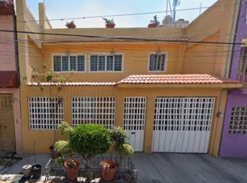 Casa de 3 habitaciones, Nezahualcóyotl · Casa en Venta, Lago Michigan, Colonia Agua Azul Ciudad Netzahualcoyotl Edoméx. Recuperación Bancaria