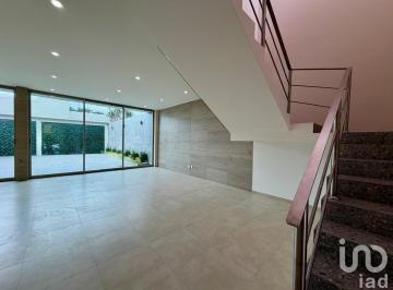 Casa · 300m² · 4 Recámaras · 3 Estacionamientos · Casa en Venta Cumbres del Cimatario