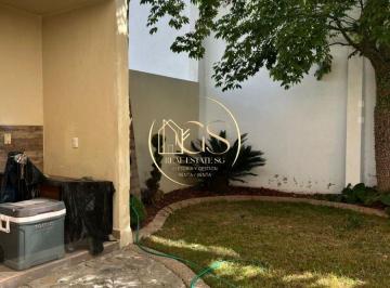 Casa · 267m² · 4 Recámaras · 2 Estacionamientos · Casa en Venta Las Alamedas Celaya