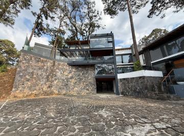Casa · 500m² · 4 Recámaras · 3 Estacionamientos · Residencia en Fraccionamiento de Avandaro