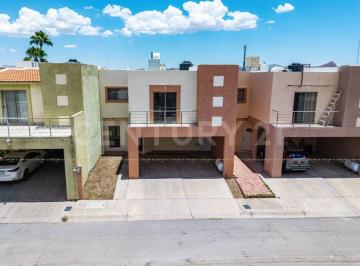 Casa · 171m² · 3 Recámaras · 2 Estacionamientos · Casa en Venta en Fraccionamiento Jardines de La Mancha en Chihuahua, Chih.